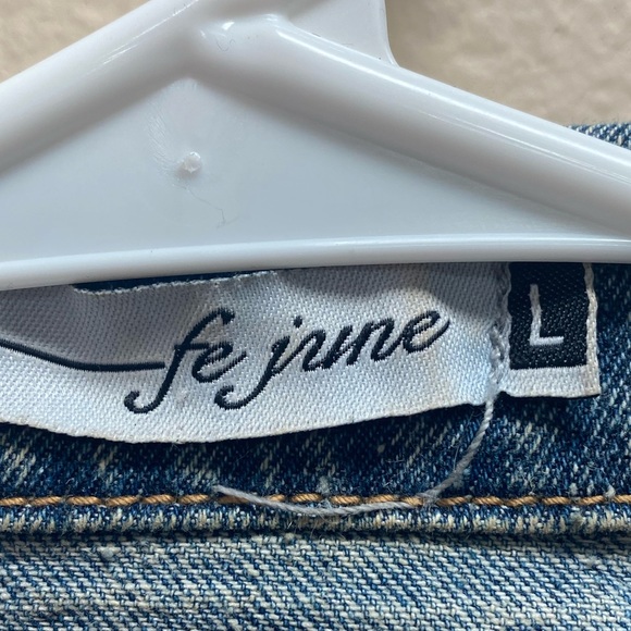 Los Angeles Distressed Denim Jacket - Picture 3 of 4